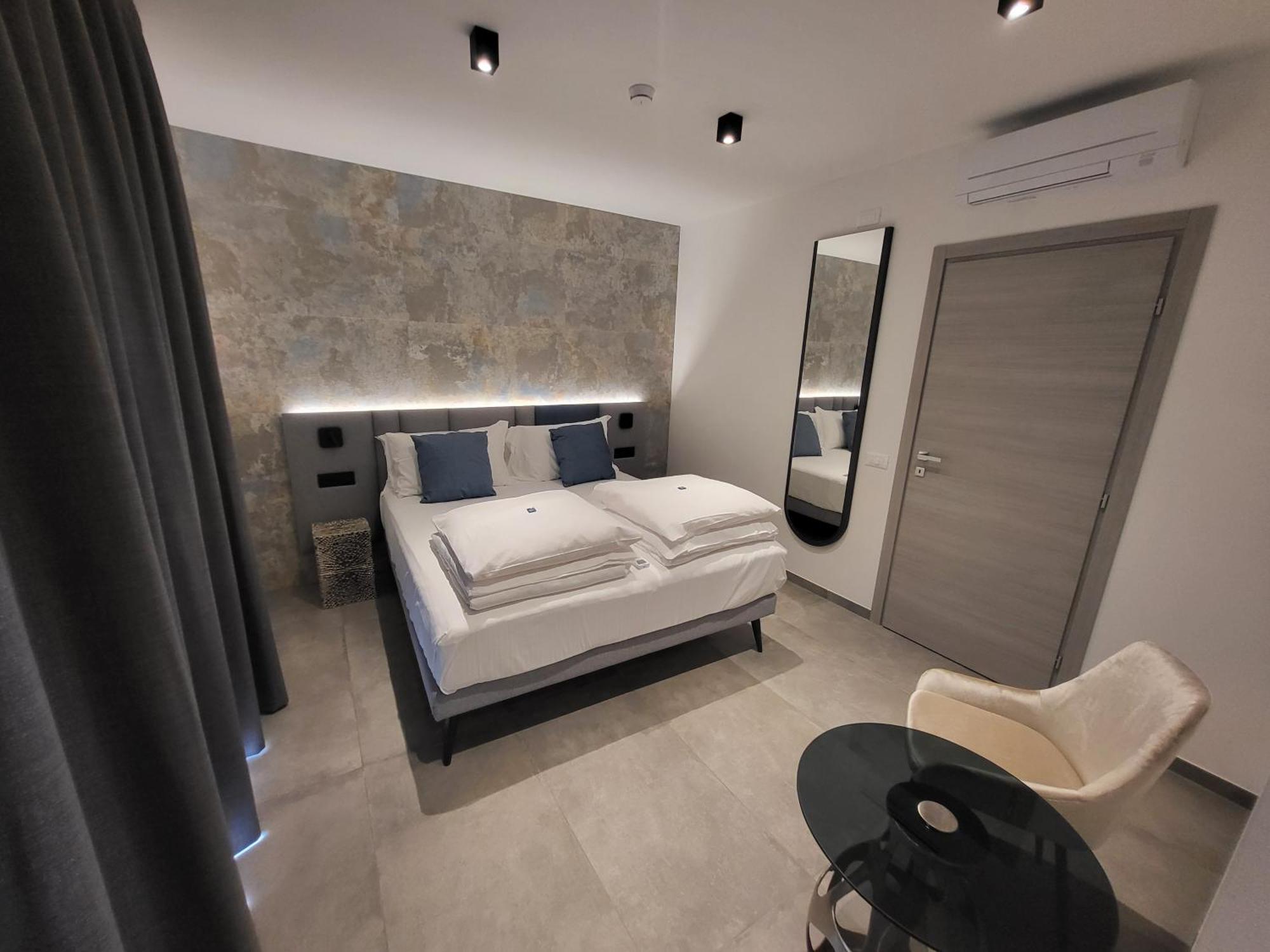 Attilio High Living Suites - Adults Only Torri Del Benaco Quarto foto