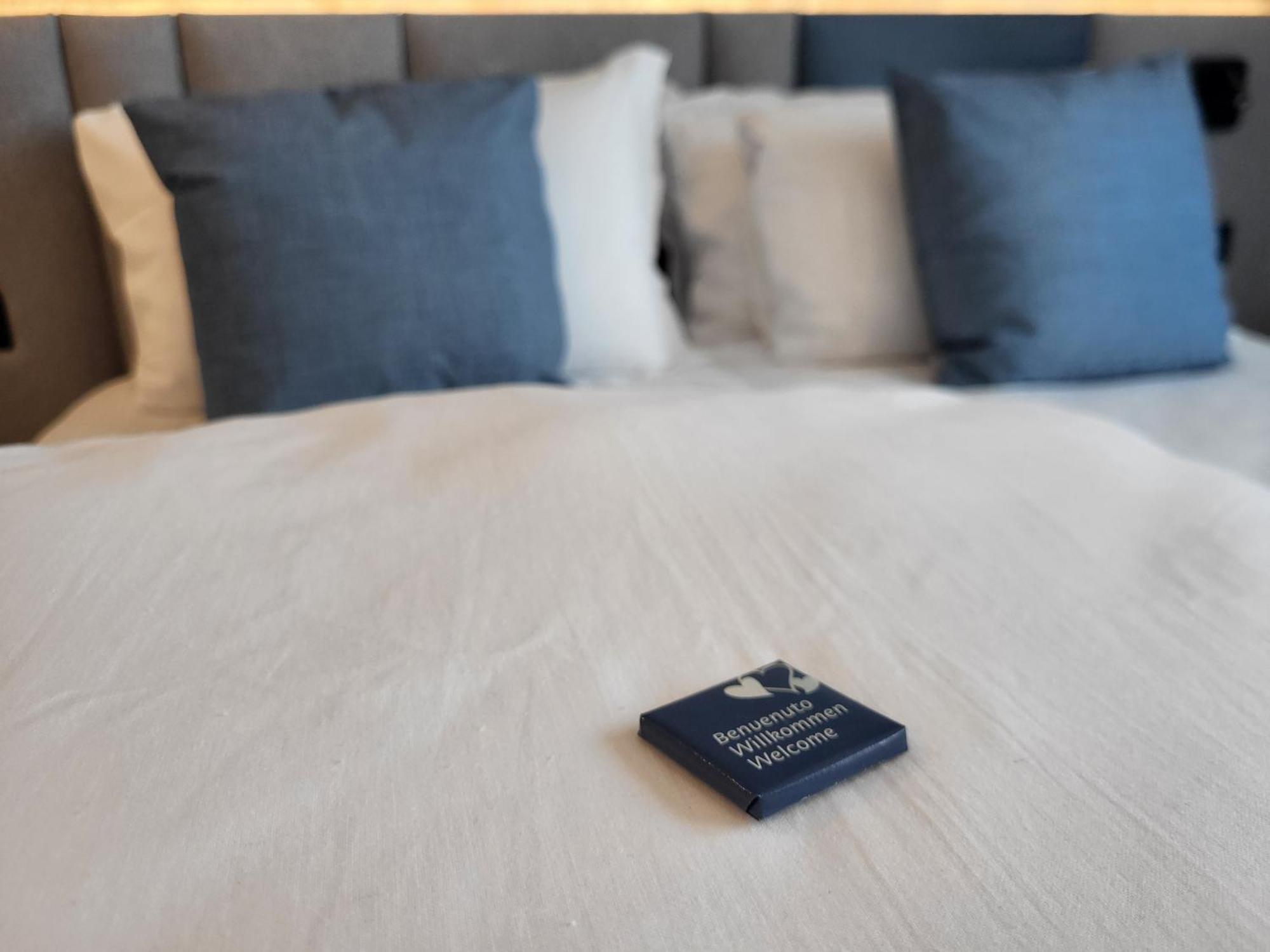Attilio High Living Suites - Adults Only Torri Del Benaco Quarto foto