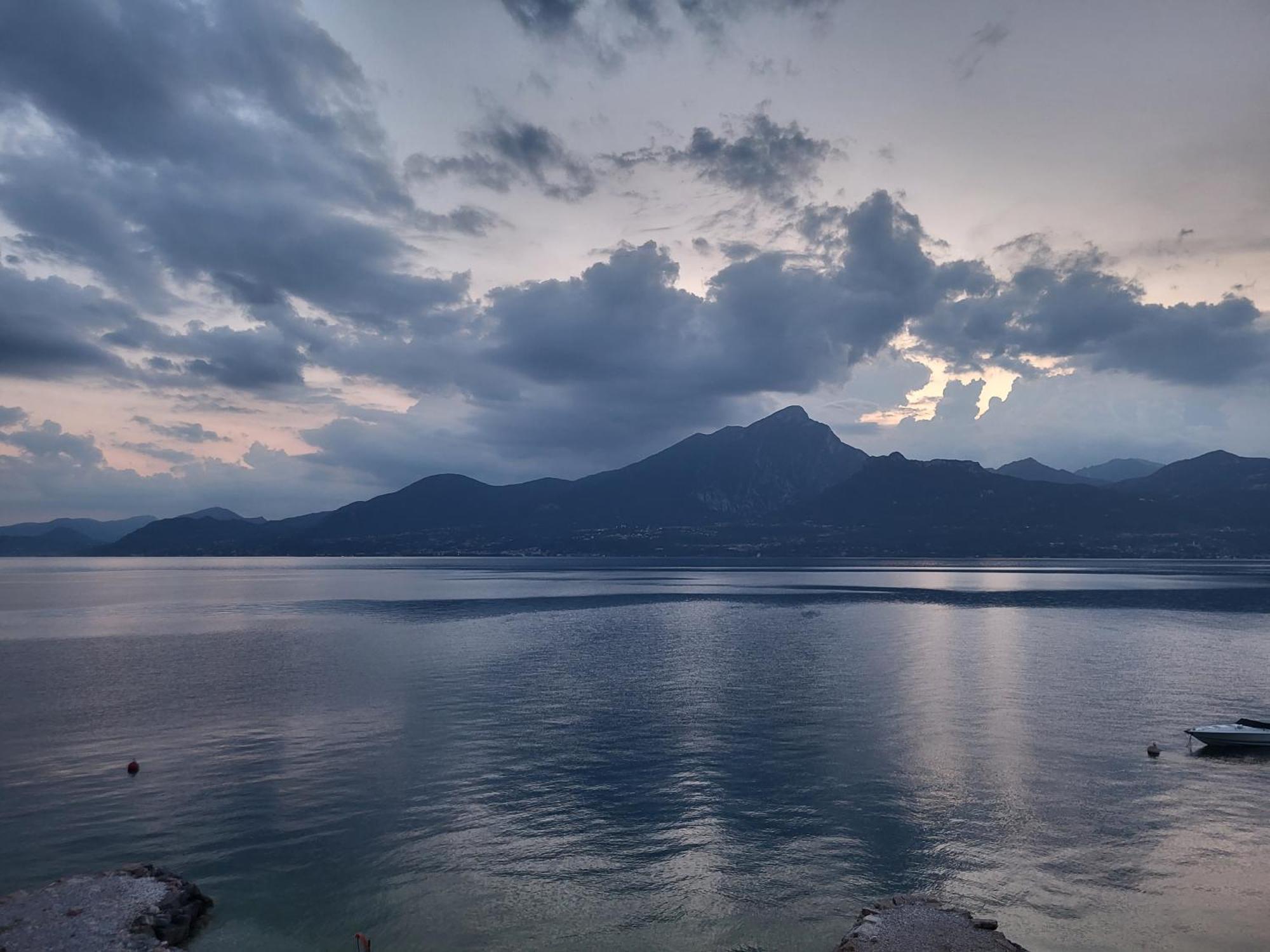 Attilio High Living Suites - Adults Only Torri Del Benaco Quarto foto