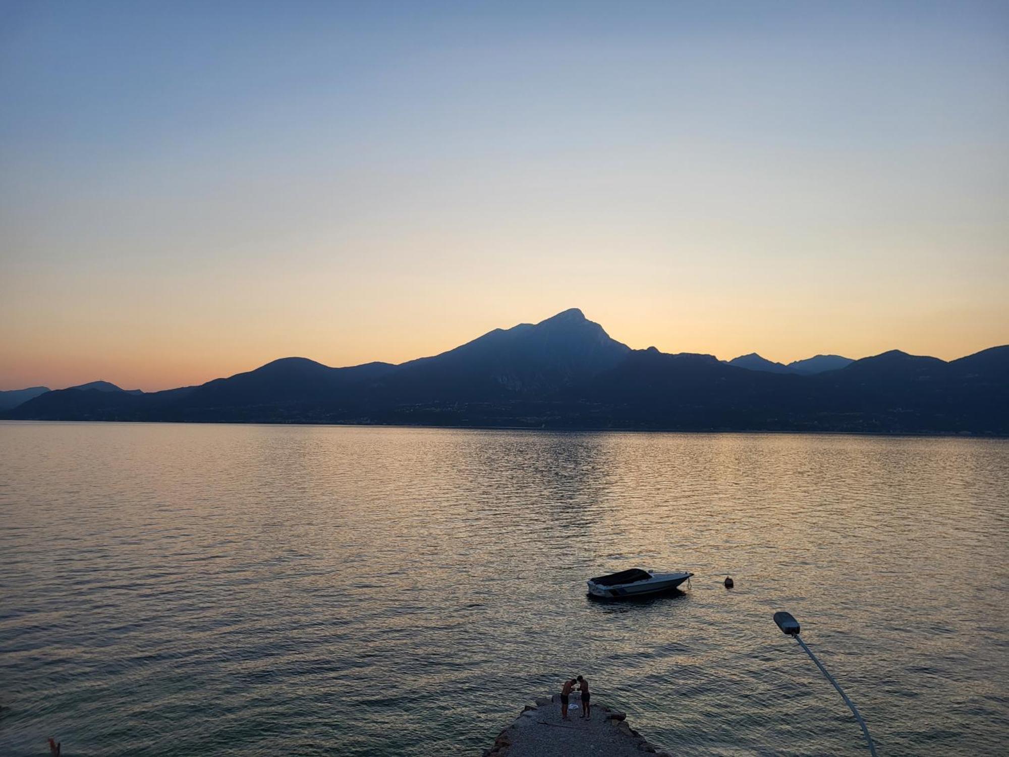 Attilio High Living Suites - Adults Only Torri Del Benaco Quarto foto